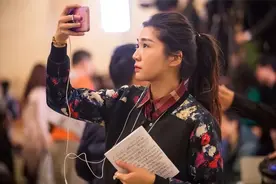 湖北女神记者：以第一名考入湖北广电，参与外交部活动报道，屡获省部级奖励图片