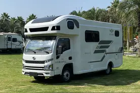 没有最卷，只有更卷！新飞S100轻卡房车，售价仅20.68万图片