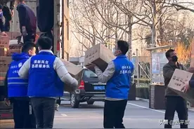 平度市8万只口罩驰援莱西图片