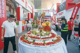 破圈造“市”，各地小龙虾亮出“绝活”图片