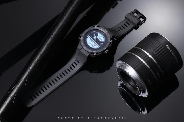 �ܴ�һ���̫���ģ���Ϊ�׿�ɻ����������ֱ�WATCH GT Cyber����