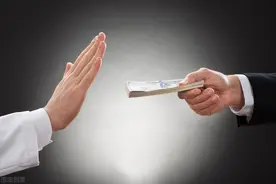 嫌疑人被取保后，检察院超期未起诉，法院裁定终止审理图片