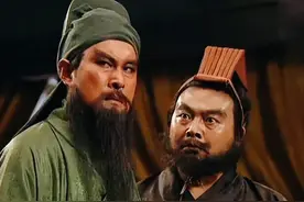 “关羽”“张飞”相继去世，现实中的养老院兄弟情，比电视更感人图片