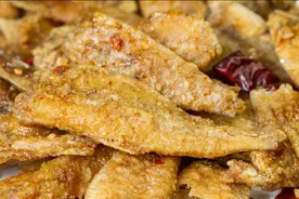 炸鱼，面粉和淀粉比例是多少？大厨教你2招，又鲜又香又酥脆图片