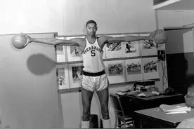 5张照片告诉你 张伯伦肌肉多可怕！奥尼尔站身边都要小一号图片