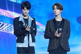 肖战王一博同框看出气质差别，一个是乖巧少年，一个是时尚潮男图片