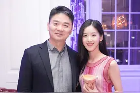 传奇刘强东：为妹妹去世心痛，他犯下大错后，妻子怎样对待他？图片