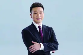 康辉：29岁娶小师妹刘雅洁，结婚21年没有孩子，风光背后有眼泪图片