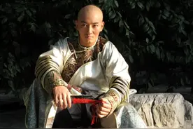 乾隆看望33岁的亲弟弟，乾隆前脚刚走，弟弟便说：我现在可以死了图片