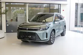 华为加持，4小时定单破2万，实拍问界M7图片