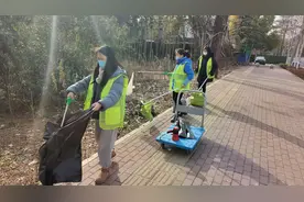 新春走基层：共建美丽家园，青山区冶金街河湖卫士巡滩东湖港图片