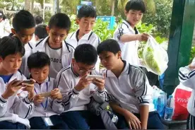 教育部：学校手机管理有效落实！学校有多严，学生回家玩就多疯狂图片