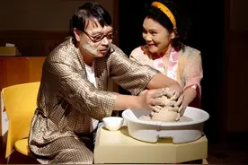 《外来媳妇本地郎》71岁的江门演员吴苏妹，已回归生活，儿子很帅图片