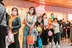 全面取消调休？数据很真实，“调出来”的长假是否刺激了消费？图片