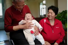 2019年，67岁的山东大妈怀孕，不惜和子女断绝关系，生下三胎女儿图片