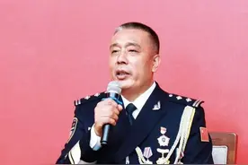 【警徽荣耀•英雄模范】付绍刚：戎装换警服，热血依旧图片