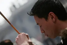 上香为啥只用三根？这其中有哪些讲究？怎样上香才是正确的？图片