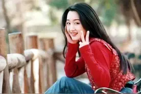 杨钰莹：还未出生父亲就离世，51岁仍未婚，托起孤独母亲的晚年图片