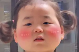 抖音表情包：有空一起贴贴呀图片