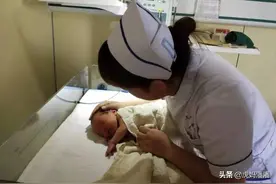 呛奶严重可能导致死亡，宝宝呛奶，正确处理的方法宝妈一定要懂图片