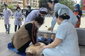 5·12护士节｜白衣天使进社区 真情服务暖人心图片