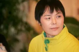 06年，辽宁50岁老汉变性，与前妻姐妹相称一起生活，女儿叫他姑姑图片