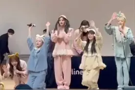 韩国女团集体跪拜粉丝！21岁中国女爱豆拒绝下跪，挺直腰杆获好评图片