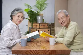 56岁李哥相亲35岁漂亮阿敏提出硬性要求徐姐满足你的要求图片