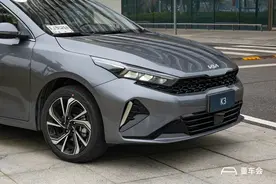 新款起亚 K3 试驾体验：追求「质价比」，韩系车依旧不想放弃图片