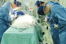 谢谢你，小天使！出生仅1个月婴儿去世捐器官救人图片