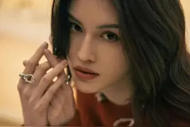 精美图集｜高级感美女何穗图片
