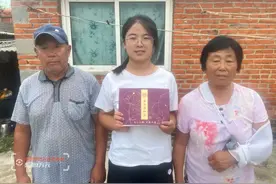 坚信读书改变命运！和英雄航天员同名女孩考上南开，考后就去打工图片