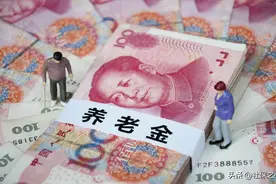 工龄42年，个人账户余额16万，2022年退休能领多少养老金？图片