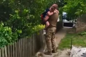 乌克兰士兵回家的一刻图片