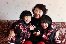 2022年盛海琳老公追悼会：身盖国旗，12岁试管双胞胎女儿送别图片