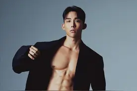 性张力十足的健身帅哥肌肉 狂野肌肉男黑皮健身肌肉帅哥写真 男模图片