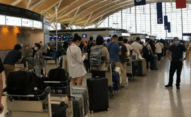 姚明卖掉豪宅赴美，乐嘉晒图居美生活，他们密集移民美国？