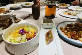 大年初七同学聚会，8凉8热总共花费599，大家看看值不值这个价？图片