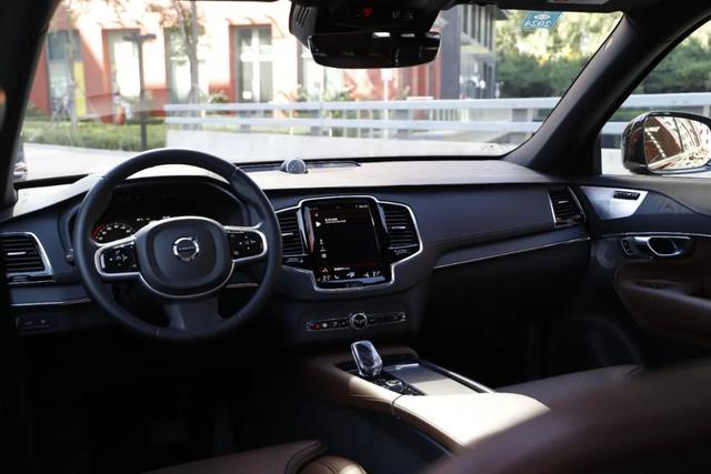 沃尔沃XC90 T8：709牛·米，百公里不到3个油，回头率超高