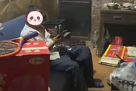 女子第一次去男友家，对方家徒四壁却很自信，还说他们不兴给彩礼图片