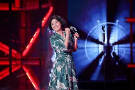 58岁黄大妈上《脱口秀大会》走红：退休后的三年是我最开心的日子图片