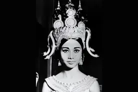 柬埔寨公主：被称为王室最美的女人，结4次婚苏加诺对她一见钟情图片