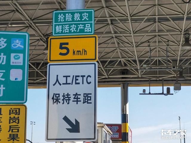 260马力6米8载货车，配同级最宽驾驶室，解放JK6中卡合规拉10吨