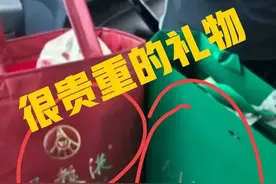 闹大了！家长教师节送礼偷偷录下全过程，直接曝光老师！套路深啊图片