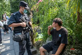 硬汉的温柔图片