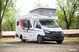 升顶专业户，把实用性贯彻到底！实拍齐星福特铝小T“双拓”房车图片