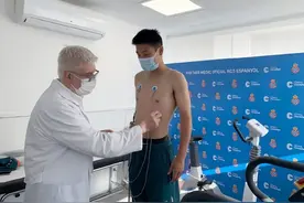 西班牙人全队集结！武磊看上去瘦了……图片