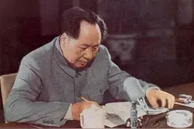 时隔32年，毛主席首次回韶山，写下书法名作，柔和飘逸，一改寻常图片