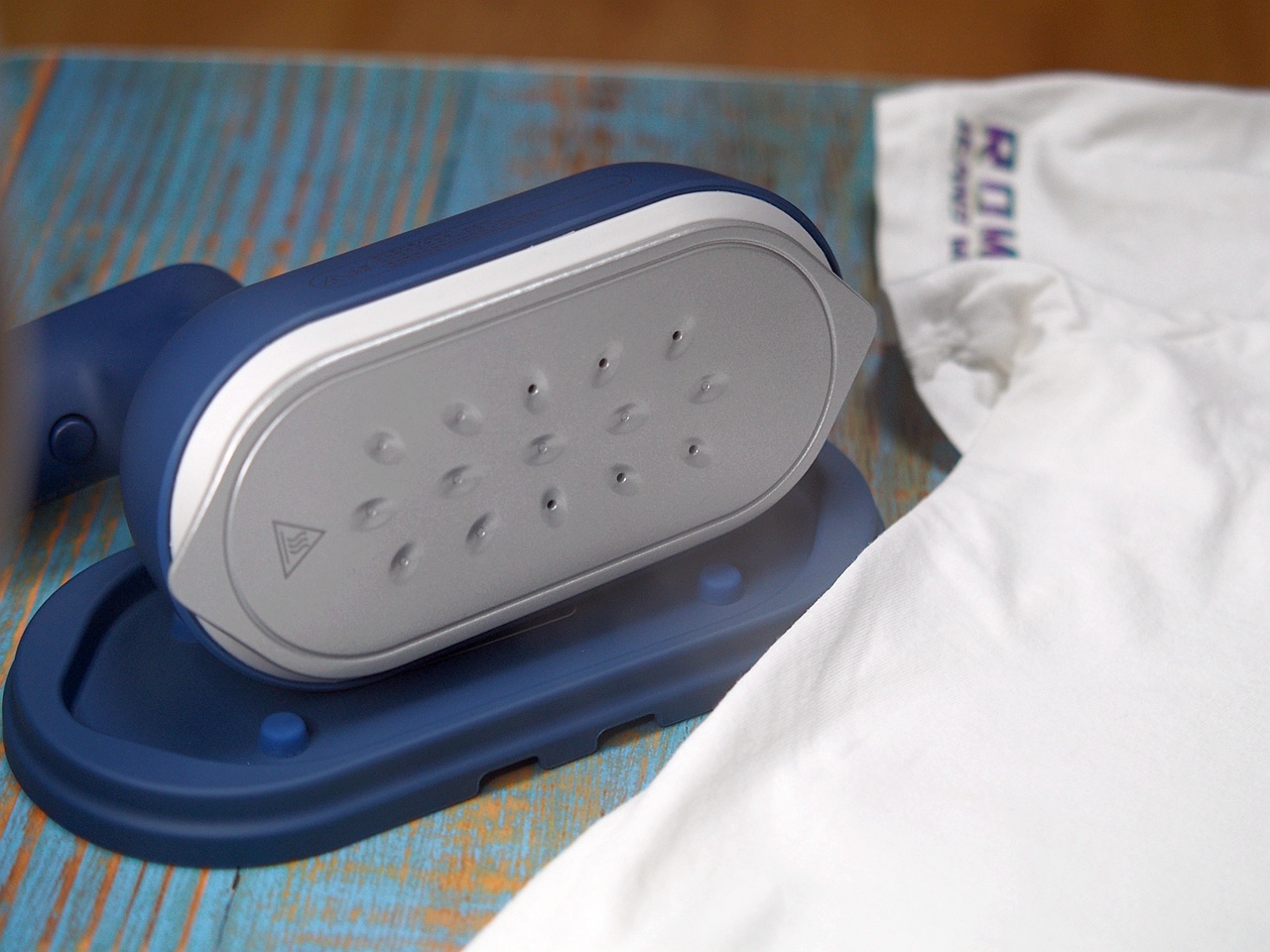 减轻衣物烫熨的工作量 你需要一台好用的电熨斗