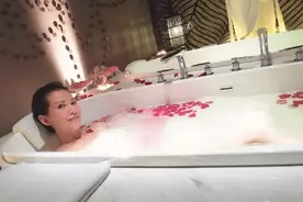 “洗浴中心”怎么突然没人了？2点原因让顾客不再敢去，你还去吗图片